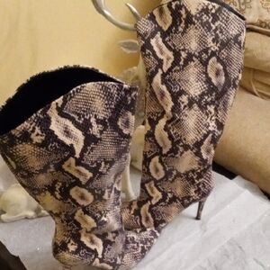 Snakeskin Patterned Women's Boots